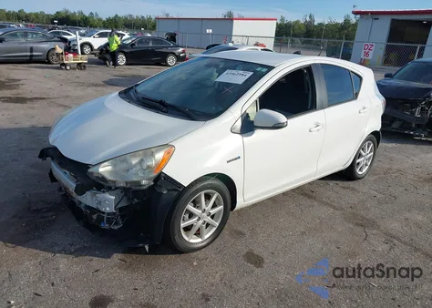 2013 Toyota Prius C Three z USA, uszkodzony, nr VIN JTDKDTB30D1557366